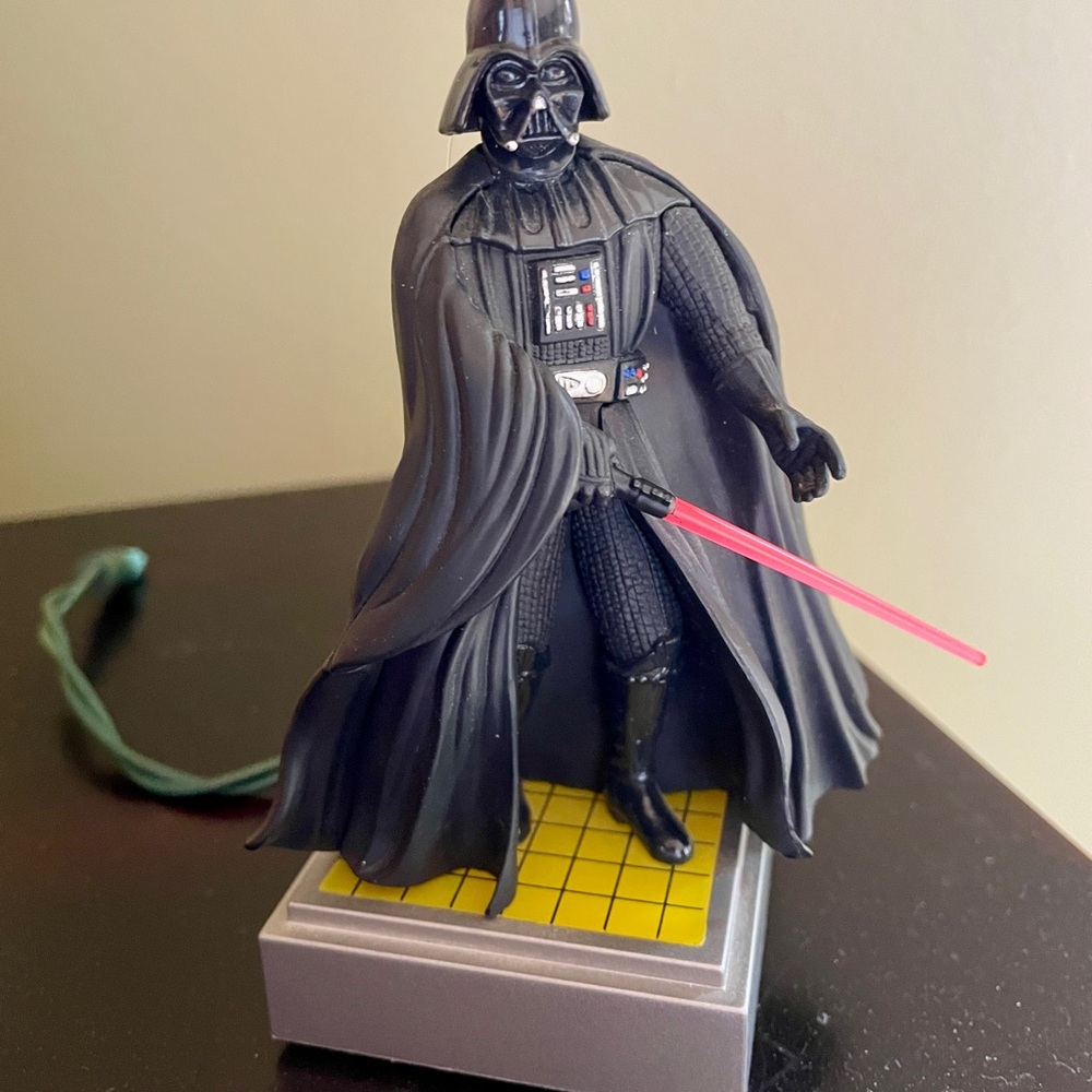 1997 Hallmark Keepsake Ornament Star Wars Darth Vader Magic Light & Voice -VIDEO